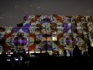 プロジェクションアート『Digital掛軸』 ～光のアートで校舎を包もう～